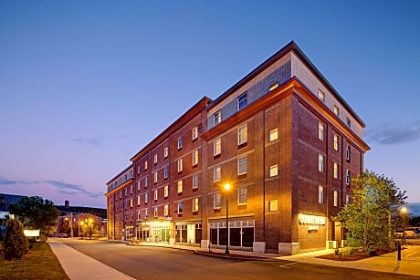 Courtyard Keene Downtown
