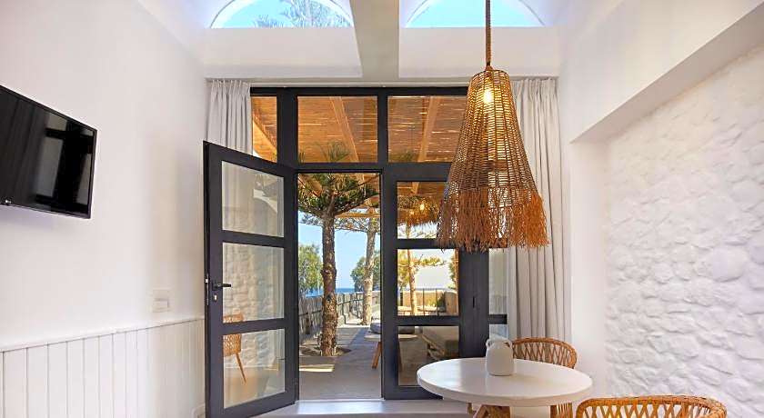 Oscar Beachfront Suites