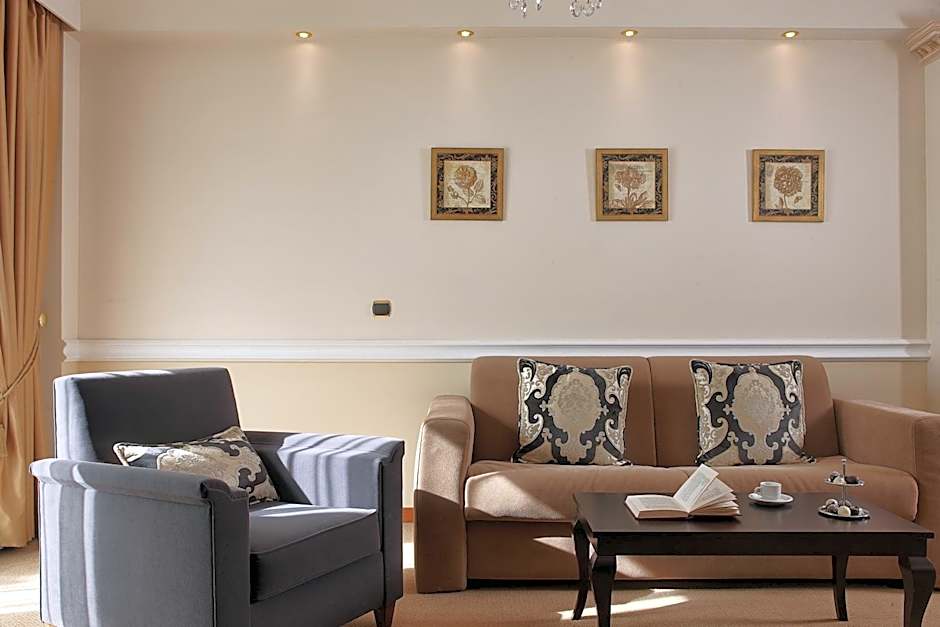 Ava Hotel and Suites