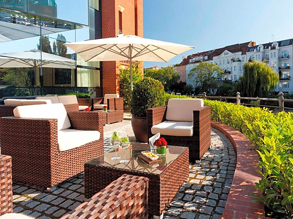 AMERON Berlin ABION Spreebogen Waterside