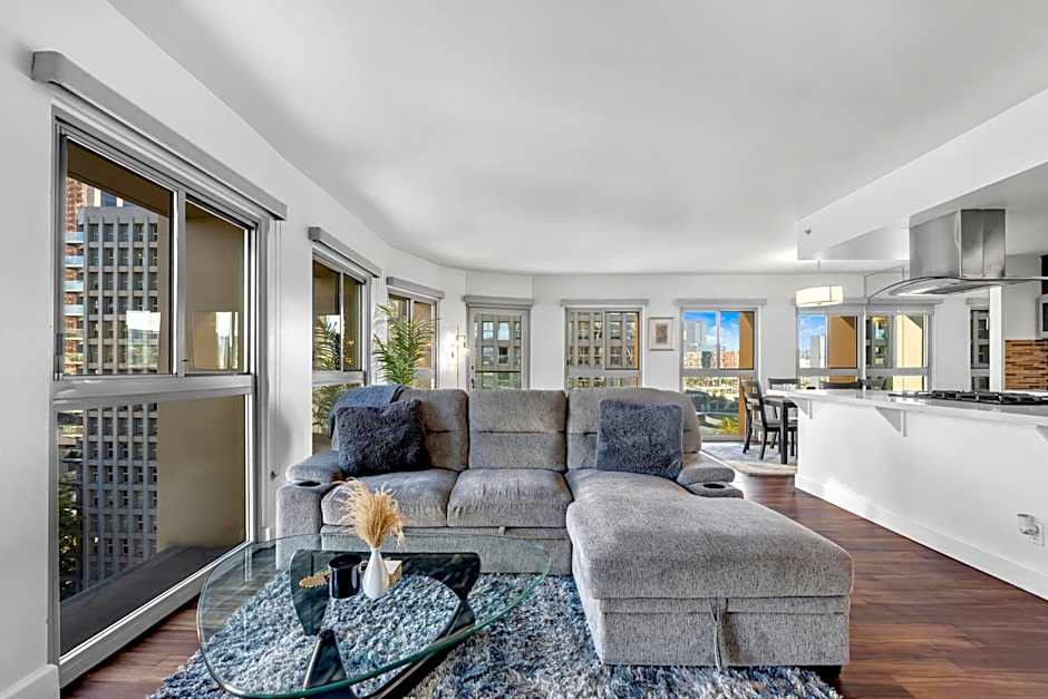 Modern Luxury 2 Bed with Panoramic City Views in Downtown LA