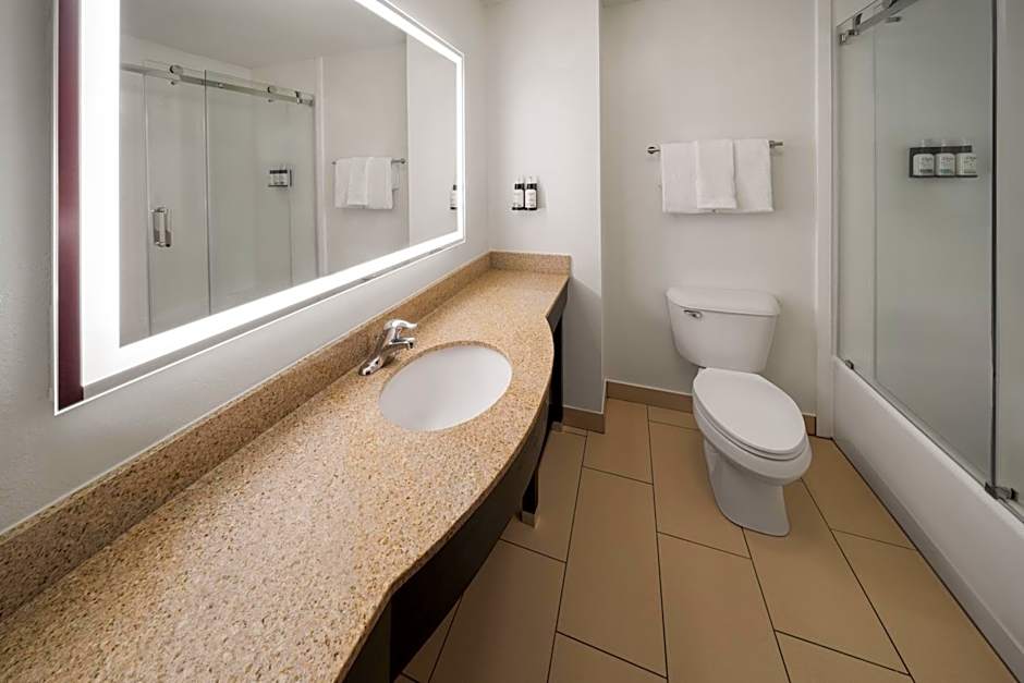 Garner Hotel Norman University Area By IHG
