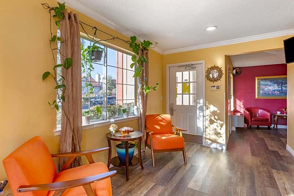 Suburban Studios Albuquerque Uptown