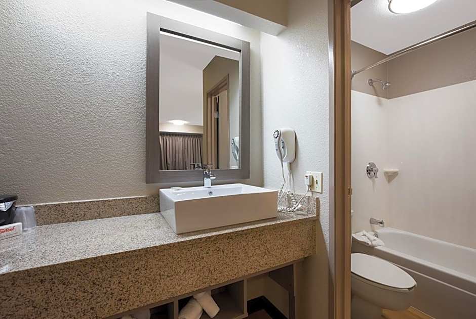 Red Roof Inn PLUS+ Chicago - Naperville