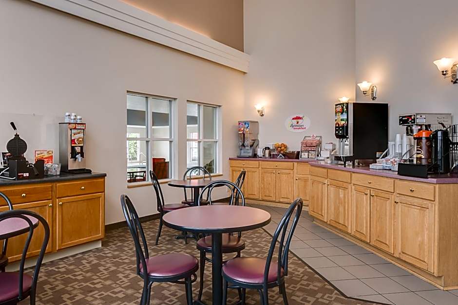 Super 8 by Wyndham Menomonie WI
