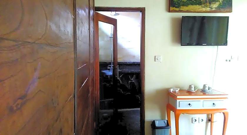 Astawa House