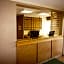 La Quinta Inn & Suites by Wyndham Kansas City North