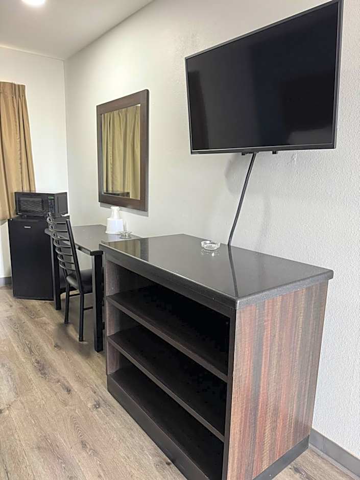 Economy Inn Fresno Yosemite '''NEWLY REMODELED'''