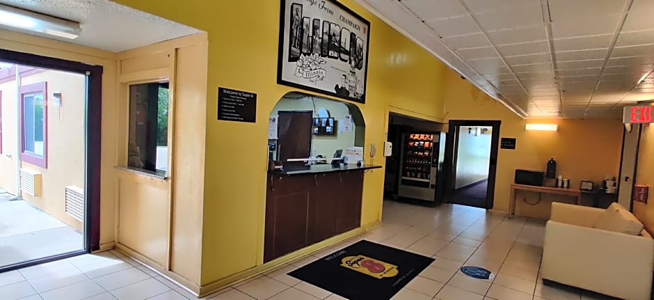 Super 8 by Wyndham Champaign