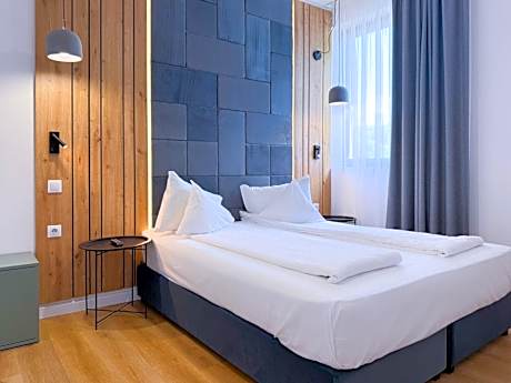 Junior Suite Building B with Pool Access