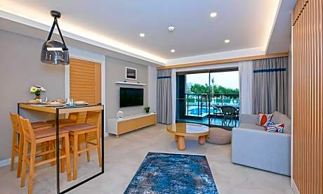 Pool View Deluxe Suite