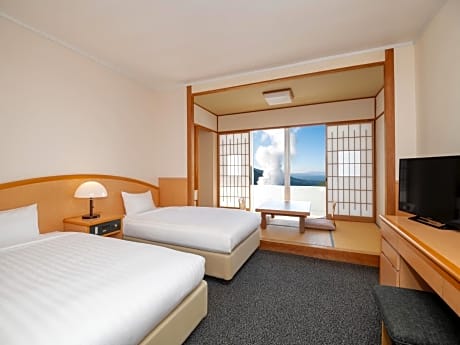 Large Japanese Style Room for 4 People - Non-Smoking