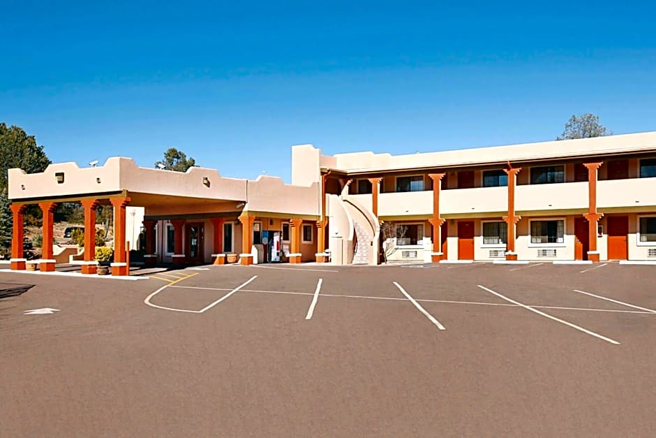 Photo 1 of 27 of Super 8 by Wyndham Payson