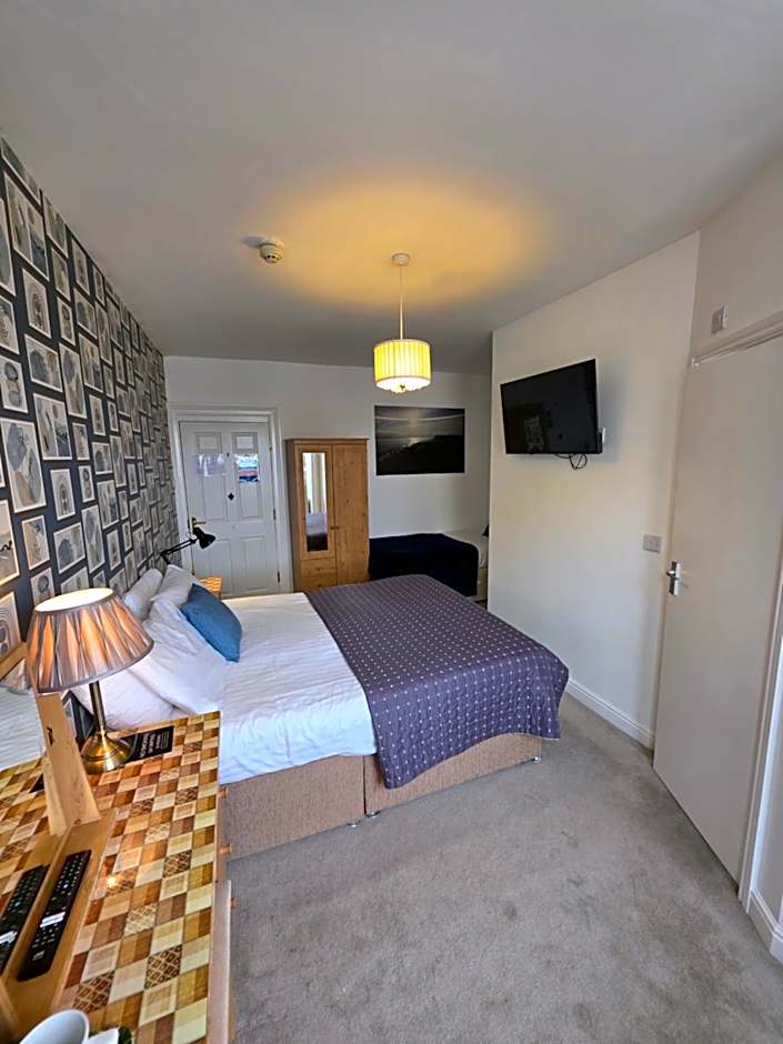 Rivelyn Hotel Bar & Restaurant