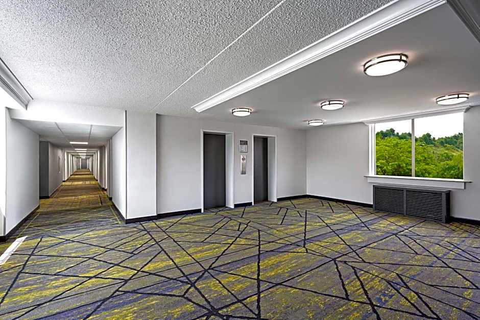 DoubleTree By Hilton Hotel Pittsburgh-Meadow Lands