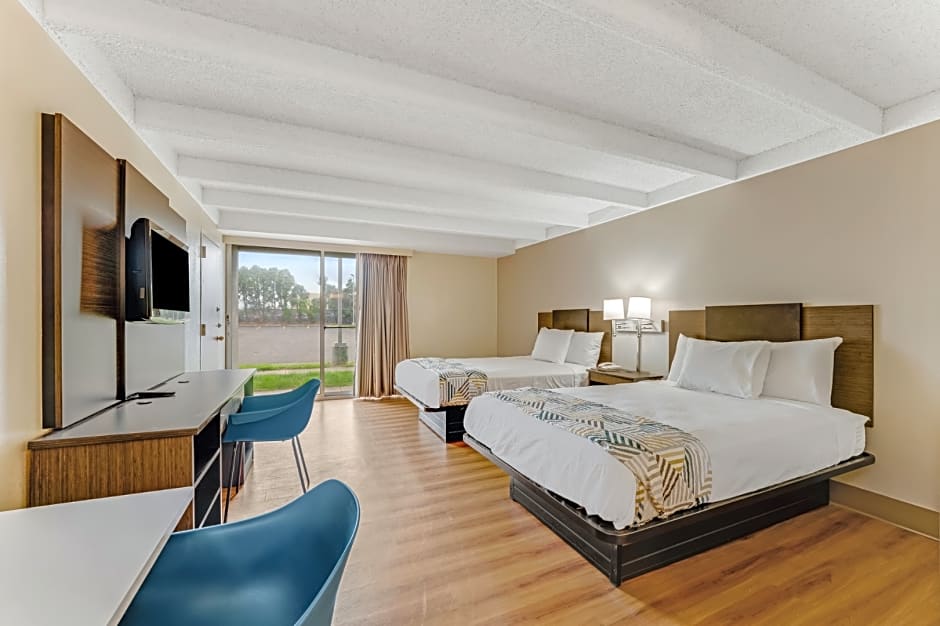 Red Carpet Inn & Suites Philadelphia NorthEast