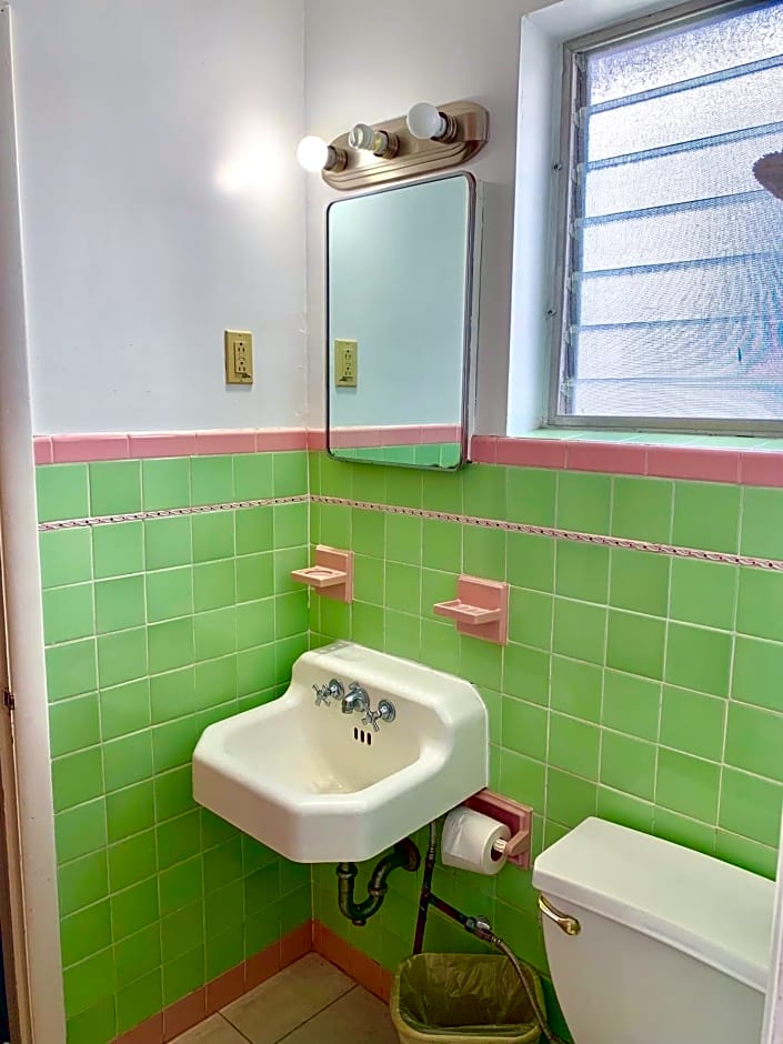 White Caps Motel