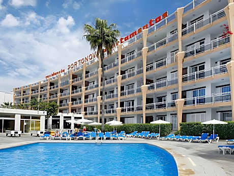 One-Bedroom Apartment with Side Sea View