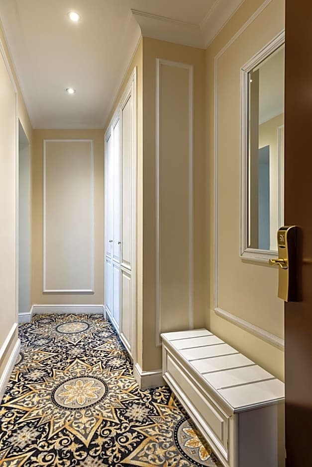 RIXWELL GERTRUDE HOTEL