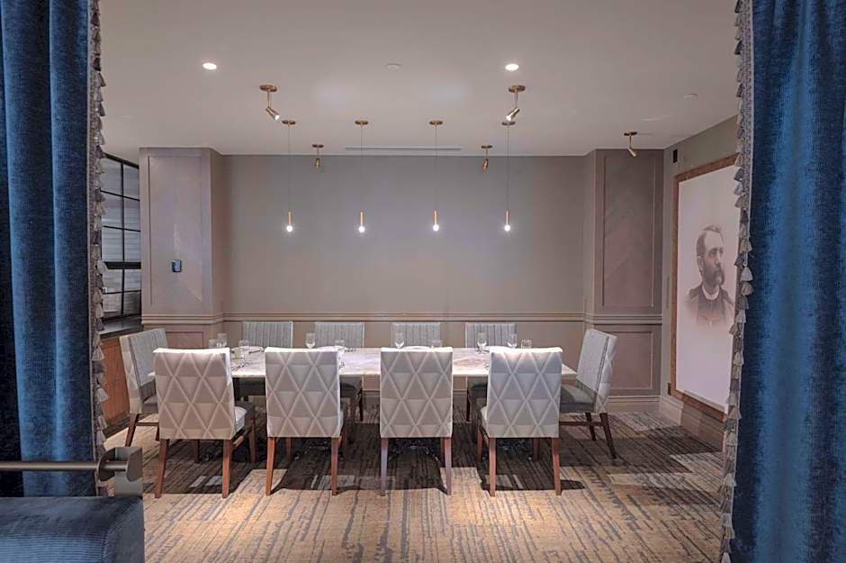 Hotel Fort Des Moines, Curio Collection by Hilton