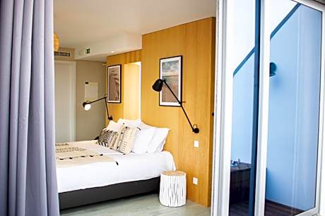 Deluxe Suite with Sea View