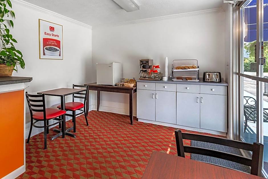 Econo Lodge Lee - Great Barrington