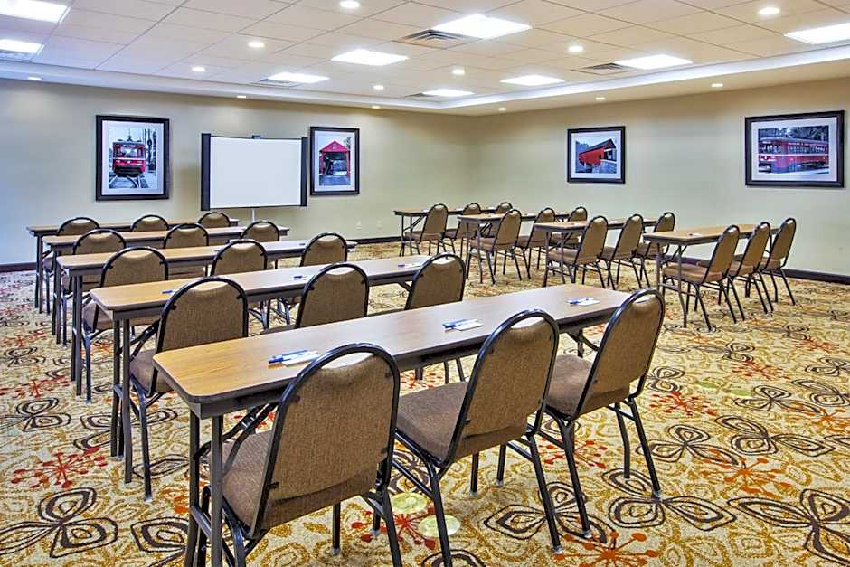 Holiday Inn Express & Suites Washington - Meadow Lands By IHG