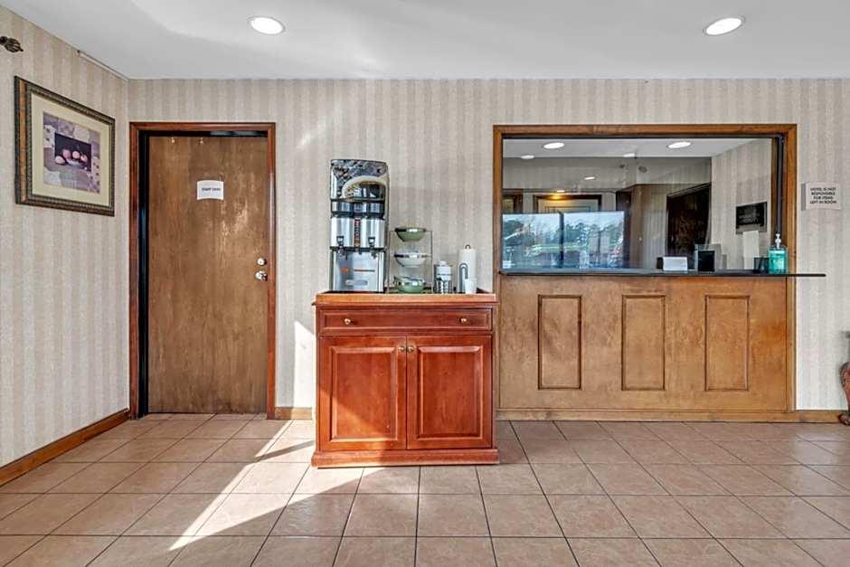 City Center Inn by OYO I-64 Newport News