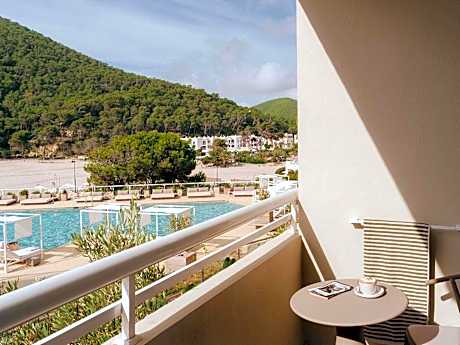 VIP Room 2 Bed Pool Side