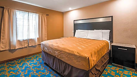 Queen Room with Three Queen Beds - Non-Smoking