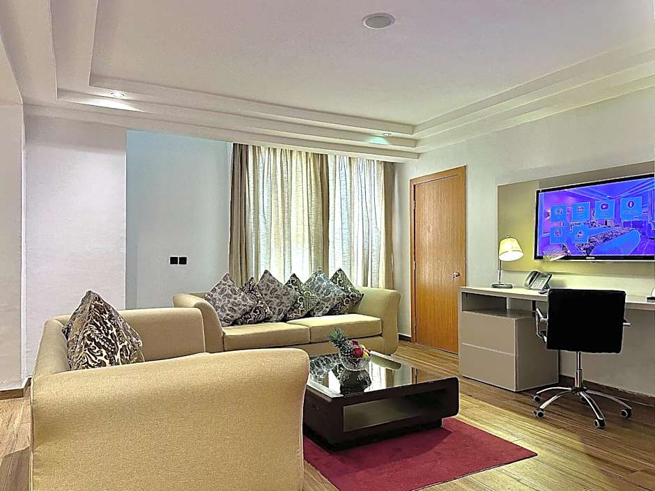 Victoria Crown Plaza Hotel