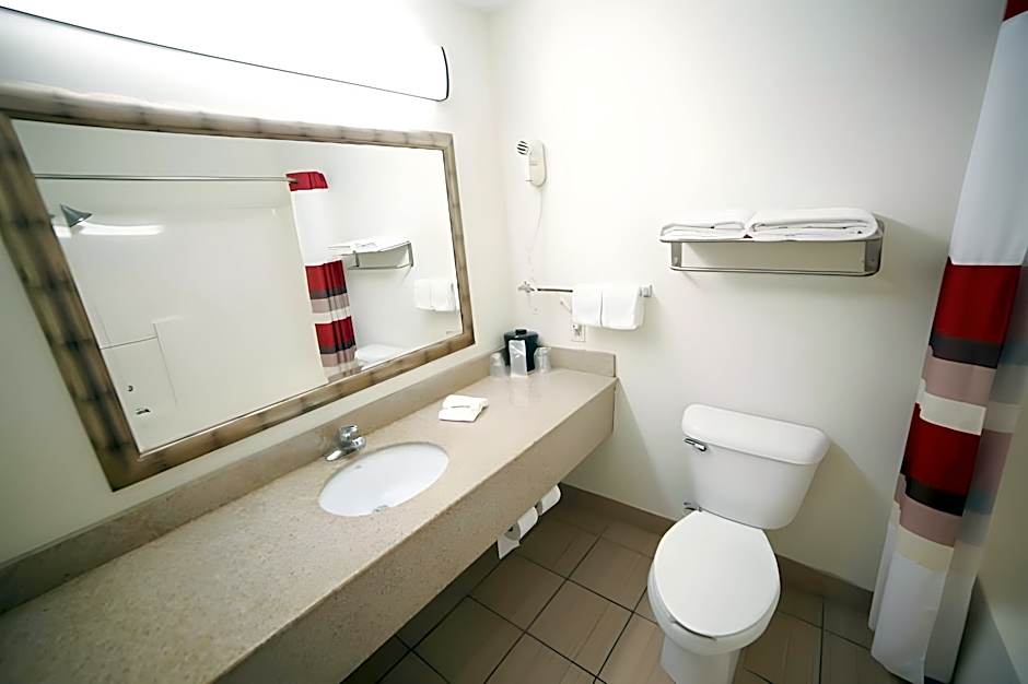 Clarion Pointe Evansville North