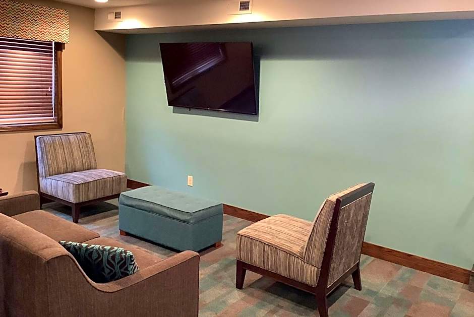 Super 8 by Wyndham Lincoln West