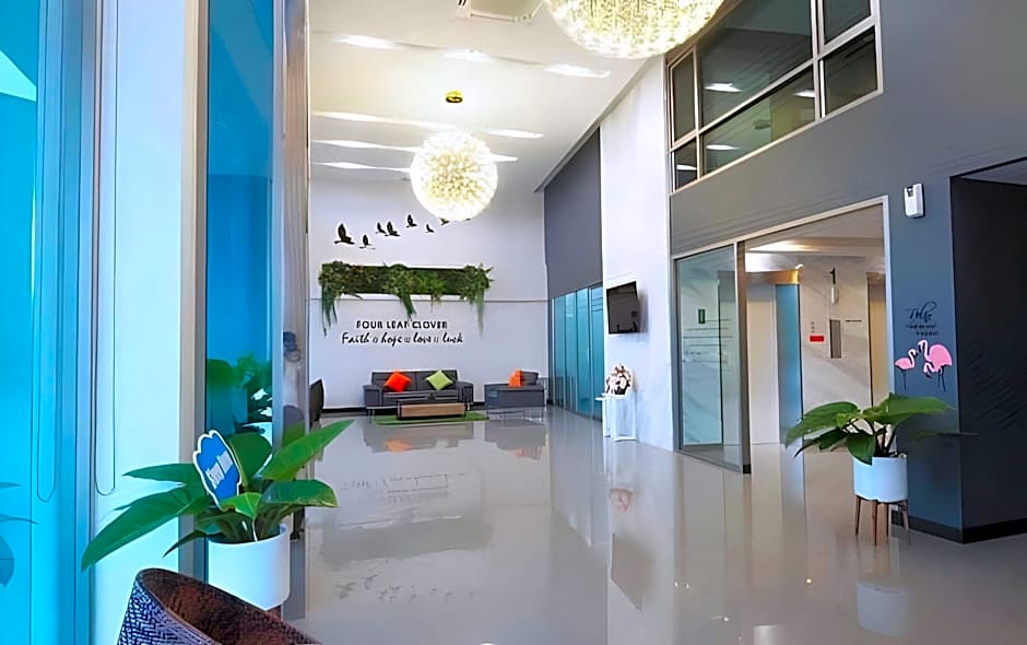 Clover Hotel Hatyai
