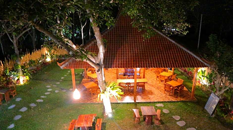 seno guesthouse and cafe