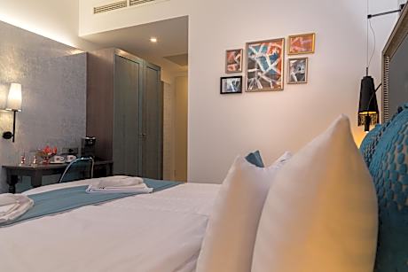 Deluxe Double or Twin Room with Synagogue View