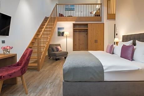 Junior Suite with Gallery