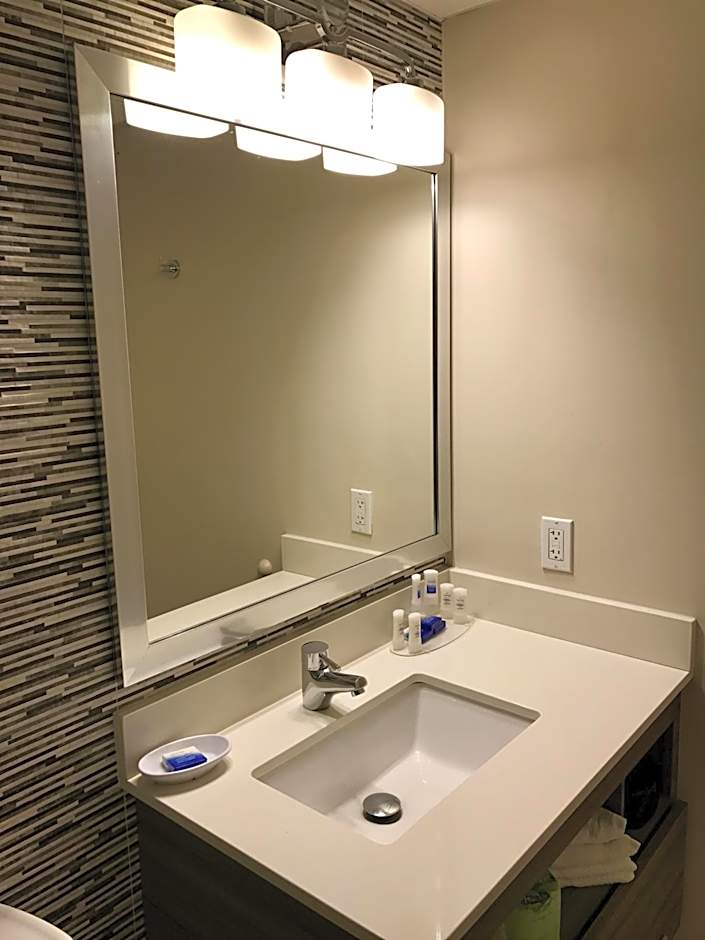 Best Western Plus Brooklyn Bay Hotel