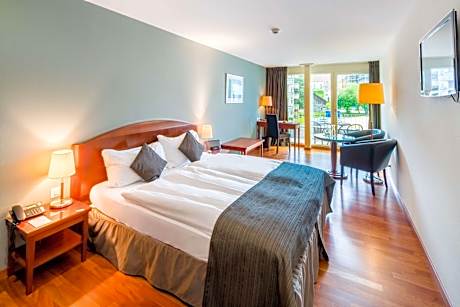 Executive Twin Room with Balcony