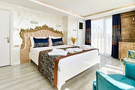 Double Room with Balcony and Sea View