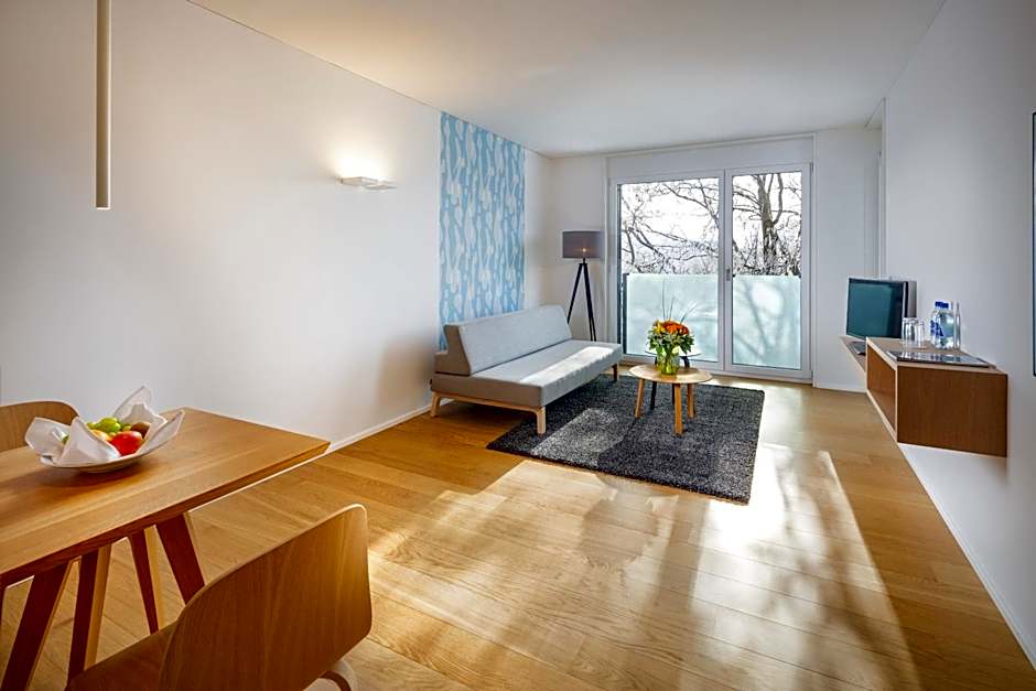 Newstar Hotel (Free Parking)