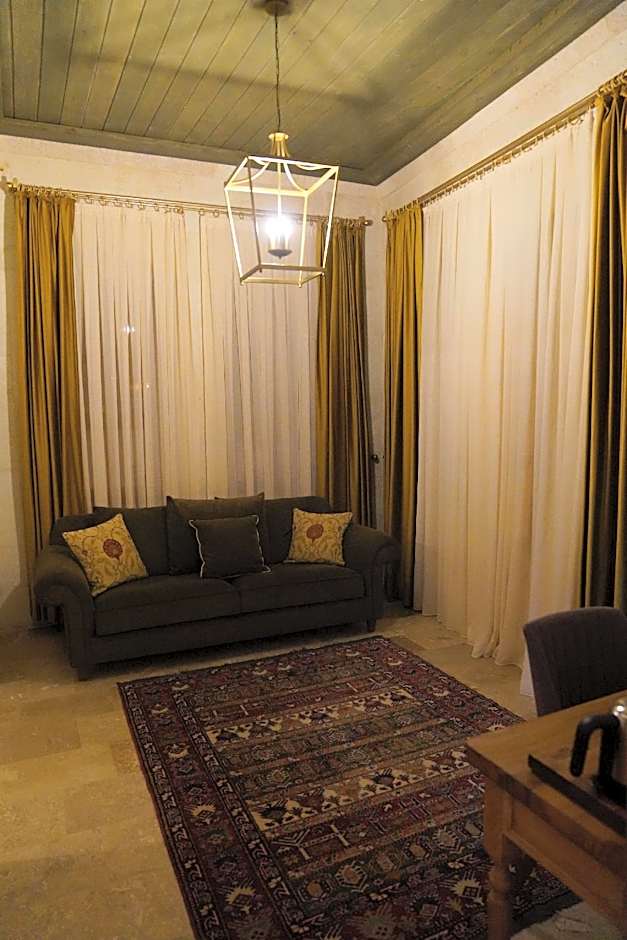 EVANTHIA CAVE SUITES