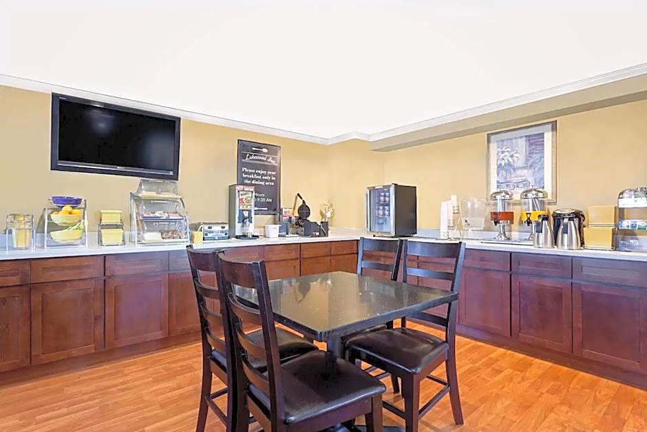 Days Inn by Wyndham Lakewood South Tacoma