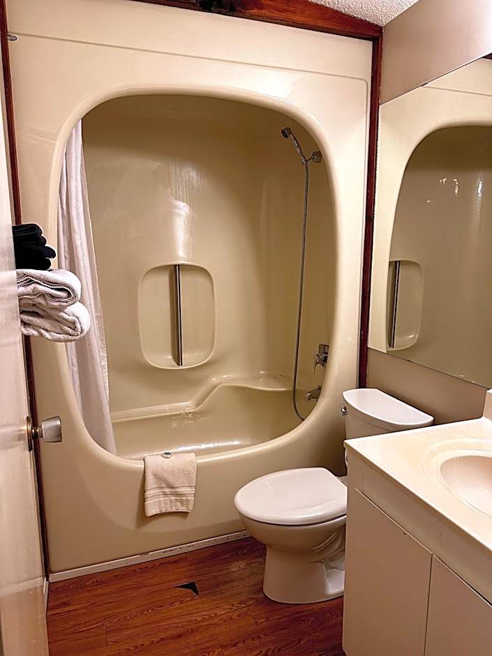 West Coast Motel on the Harbour