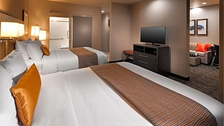 Queen Suite with Two Queen Beds and Sofa Bed - Disability Access