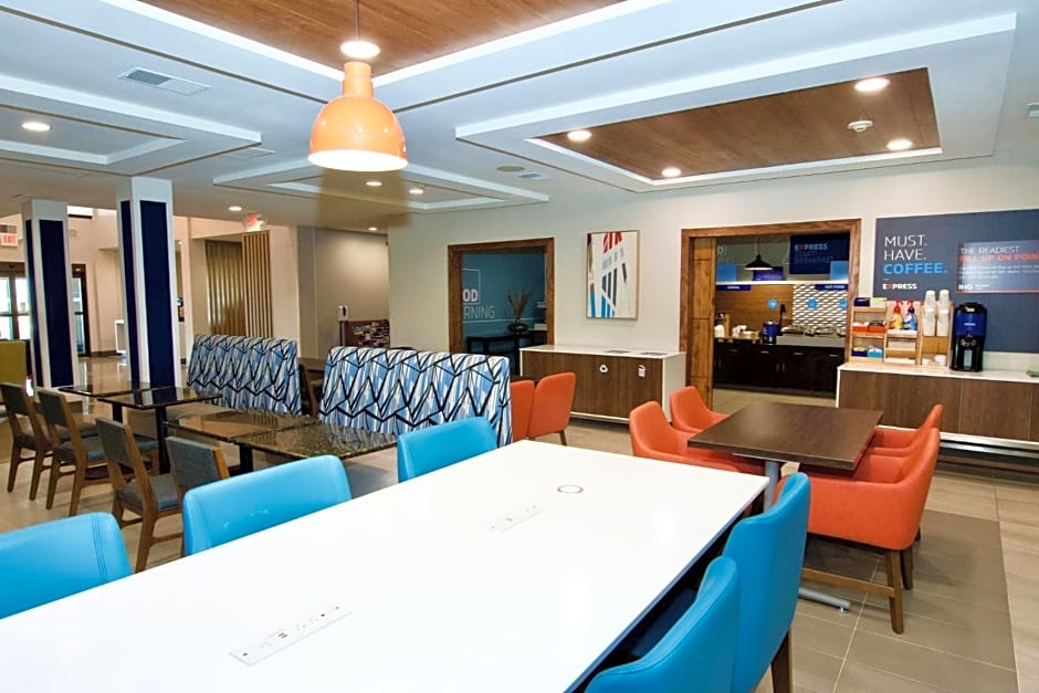 Holiday Inn Express Hotel & Suites St Charles By IHG
