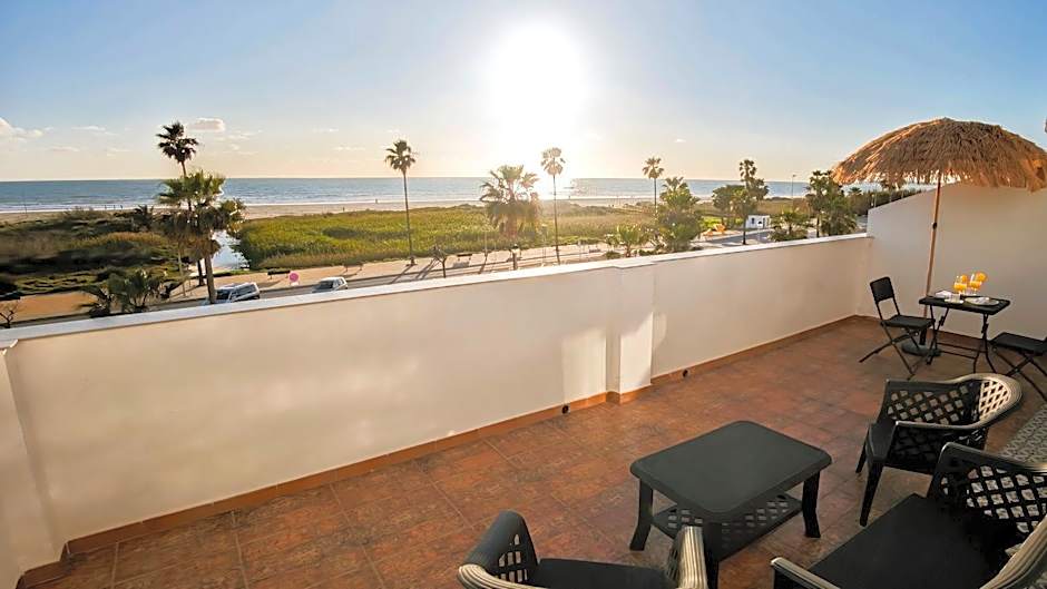 Hotel Playa Conil - Beachfront Studios & Suites