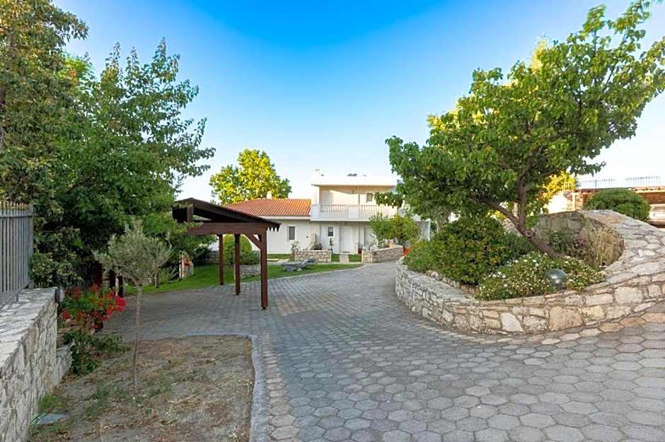 Rafkos Mansion with Private Pool and Amazing View