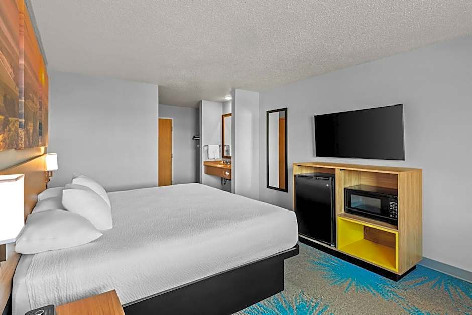 Days Inn by Wyndham Carroll