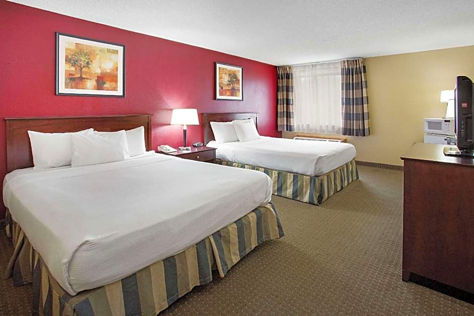 Ramada by Wyndham Bettendorf